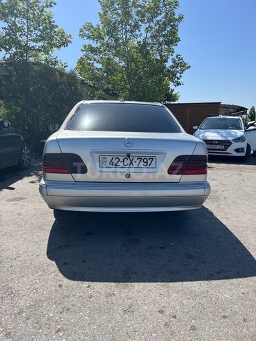 Mercedes E 220 2000, 241,555 km - 2.2 л - Bakı