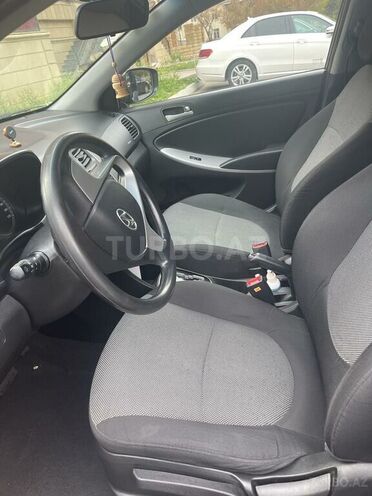 Hyundai Accent 2013, 162,500 km - 1.4 l - Qax