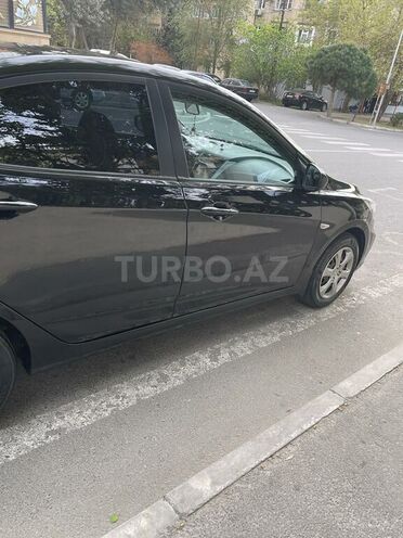Hyundai Accent 2013, 162,500 km - 1.4 l - Qax
