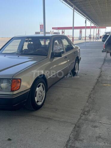 Mercedes E 200 1993, 362,323 km - 2.0 l - Bakı