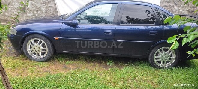 Opel Vectra 1999, 345,000 km - 2.0 л - Zaqatala