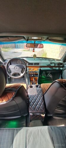 Mercedes E 220 1992, 450,000 km - 2.2 l - Şəki