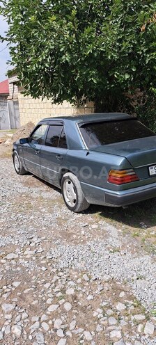 Mercedes E 220 1992, 450,000 km - 2.2 l - Şəki