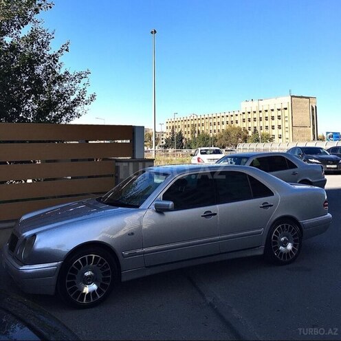 Mercedes E 220 d 1998, 292,120 km - 2.2 l - Bakı