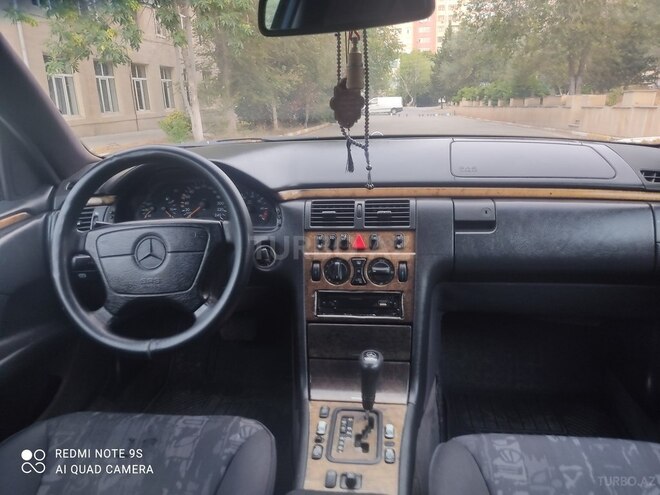 Mercedes E 240 1998, 335,000 km - 2.4 l - Bakı