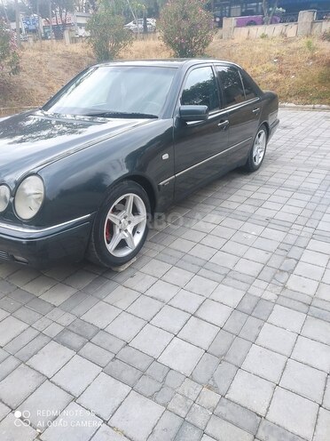 Mercedes E 240 1998, 335,000 km - 2.4 l - Bakı