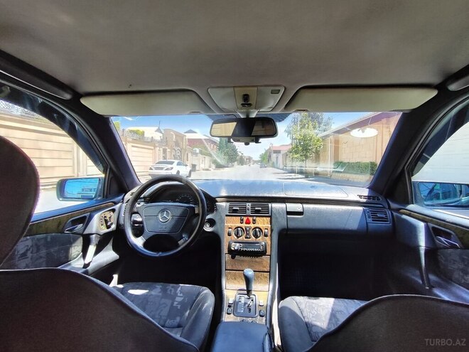 Mercedes E 230 1996, 420,000 km - 2.3 l - Sumqayıt
