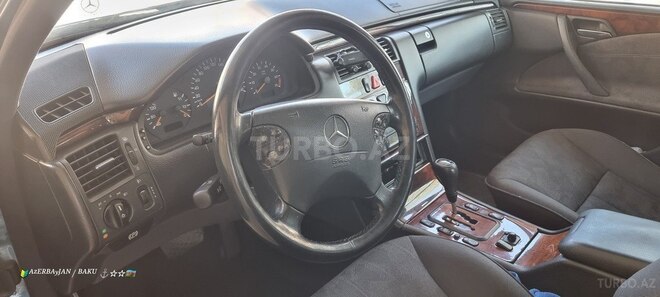 Mercedes E 240 1999, 266,000 km - 2.4 l - Bakı