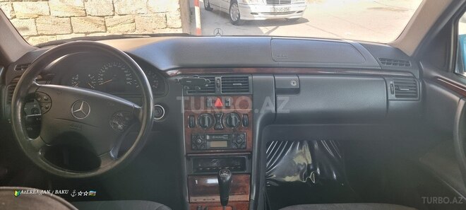 Mercedes E 240 1999, 266,000 km - 2.4 l - Bakı