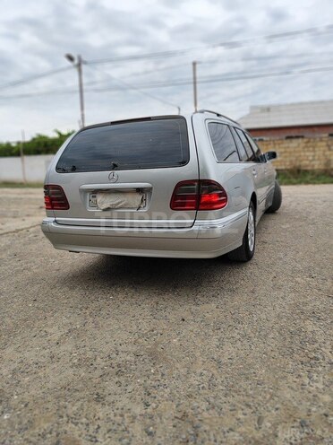 Mercedes E 220 1999, 550,000 km - 2.2 l - Salyan