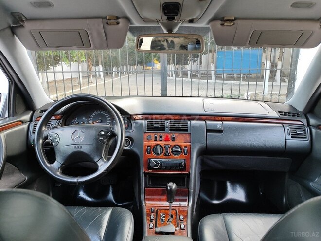 Mercedes E 220 1999, 550,000 km - 2.2 l - Salyan