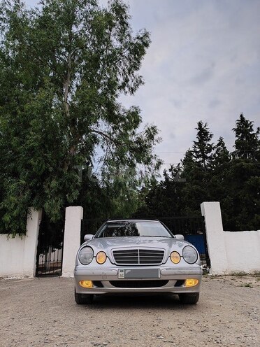 Mercedes E 220 1999, 550,000 km - 2.2 l - Salyan