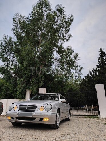 Mercedes E 220 1999, 550,000 km - 2.2 l - Salyan