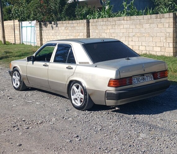 Mercedes 190 1991, 450,231 km - 2.0 l - Zaqatala