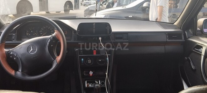 Mercedes E 220 d 1992, 220,560 km - 2.2 l - Bakı