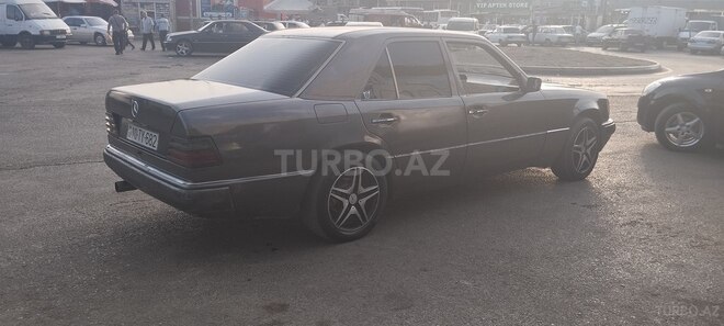Mercedes E 220 d 1992, 220,560 km - 2.2 l - Bakı