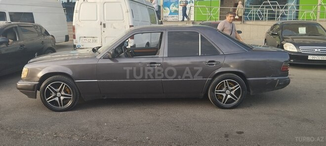 Mercedes E 220 d 1992, 220,560 km - 2.2 l - Bakı