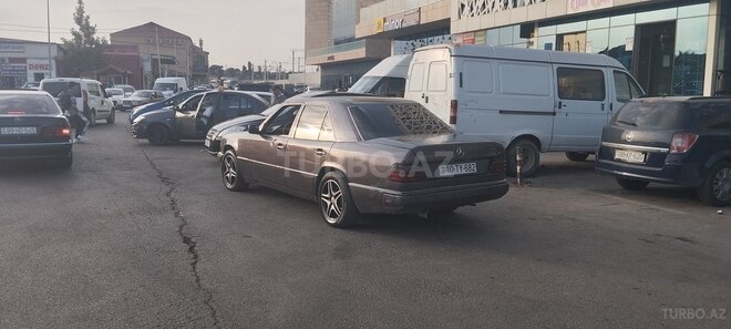 Mercedes E 220 d 1992, 220,560 km - 2.2 l - Bakı