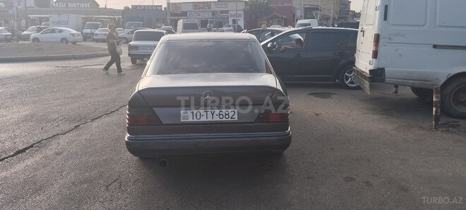 Mercedes E 220 d 1992, 220,560 km - 2.2 l - Bakı
