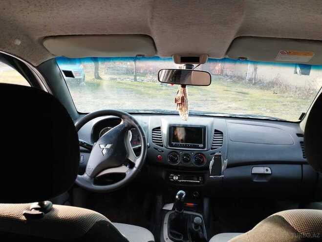 Mitsubishi L200 2010, 270,000 km - 2.5 l - Bakı