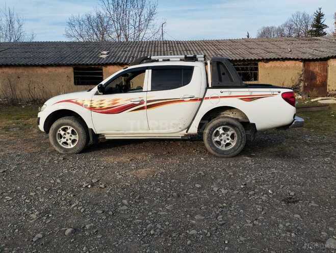 Mitsubishi L200 2010, 270,000 km - 2.5 l - Bakı