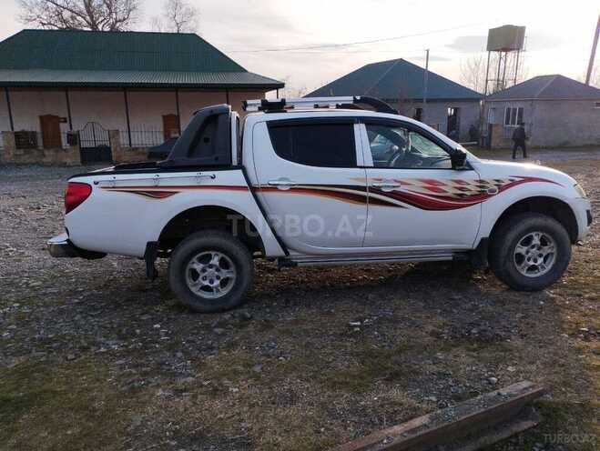 Mitsubishi L200 2010, 270,000 km - 2.5 l - Bakı