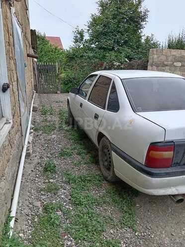 Opel Vectra 1989, 248,000 km - 2.0 l - Quba