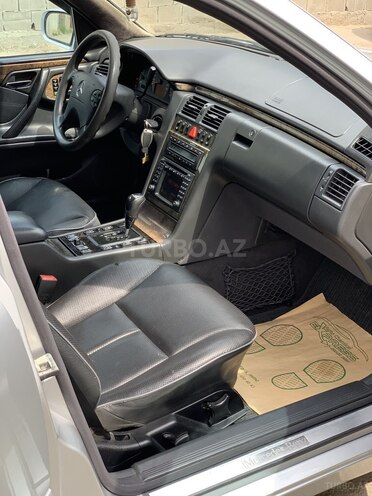 Mercedes E 320 2001, 360,271 km - 3.2 л - Bakı