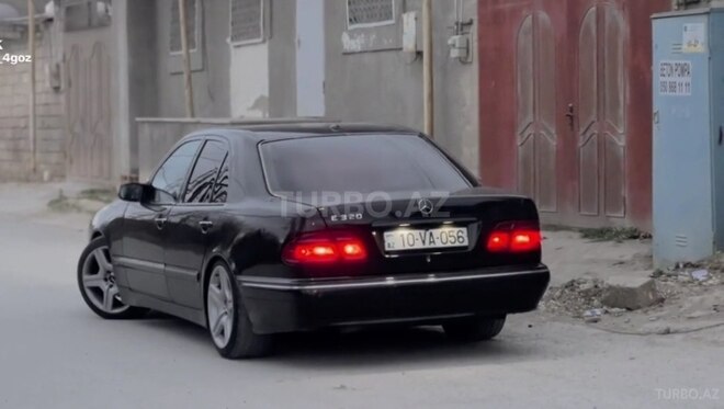 Mercedes E 320 2001, 370,000 km - 3.2 л - Bakı