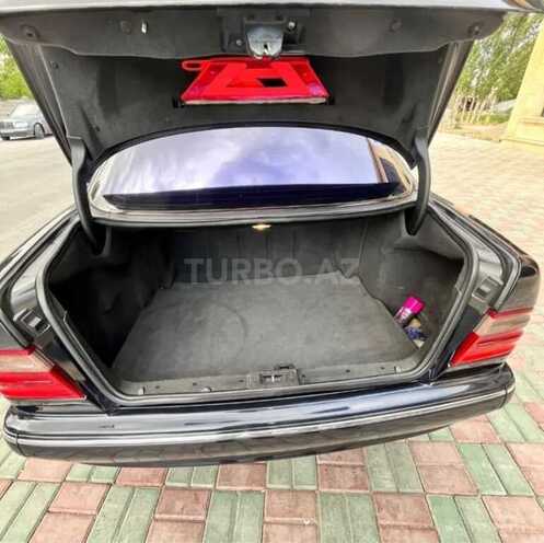 Mercedes E 270 2001, 437,819 km - 2.7 l - Beyləqan