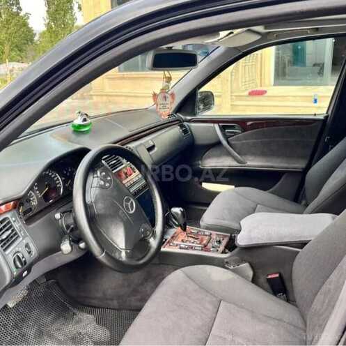 Mercedes E 270 2001, 437,819 km - 2.7 l - Beyləqan
