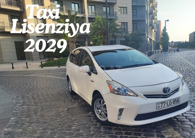 Toyota Prius V 2014, 179,600 km - 1.8 л - Bakı