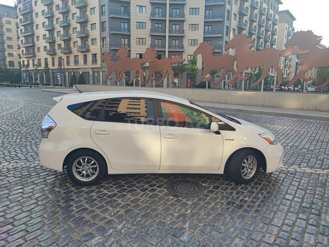 Toyota Prius V 2014, 179,600 km - 1.8 л - Bakı