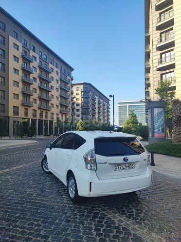 Toyota Prius V 2014, 179,600 km - 1.8 л - Bakı