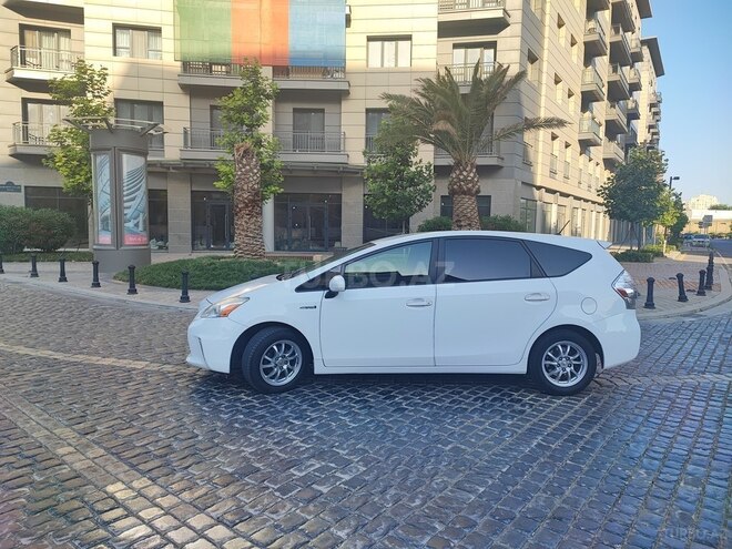 Toyota Prius V 2014, 179,600 km - 1.8 л - Bakı