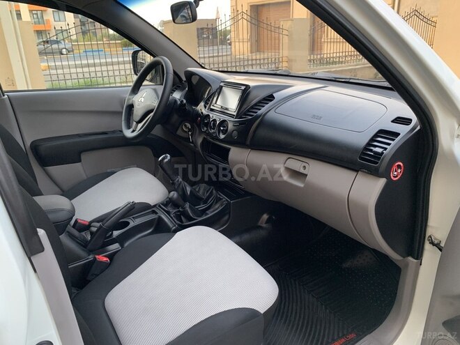 Mitsubishi L200 2013, 157,480 km - 2.5 l - Bakı