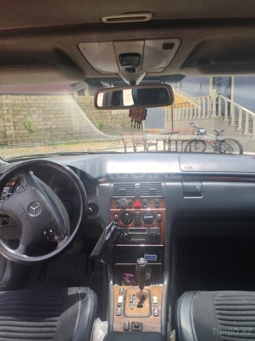 Mercedes E 270 1999, 813,000 km - 2.7 л - Bakı
