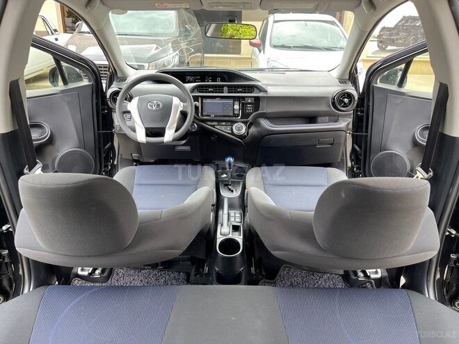 Toyota Aqua-11