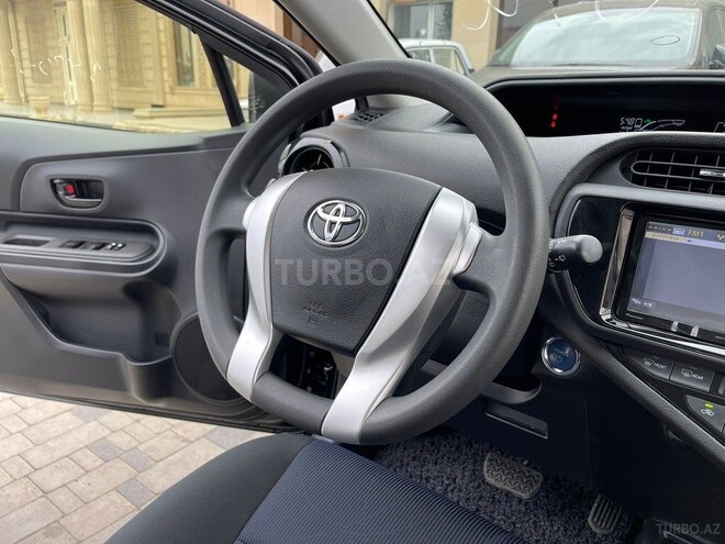 Toyota Aqua-8