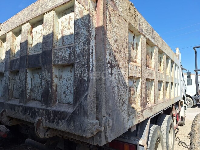 HOWO Sinotruk 2013, 2,555,552 km - 9.5 l - Bakı