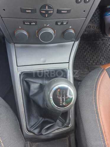 Opel Astra 2005, 240,000 km - 1.4 l - Bakı