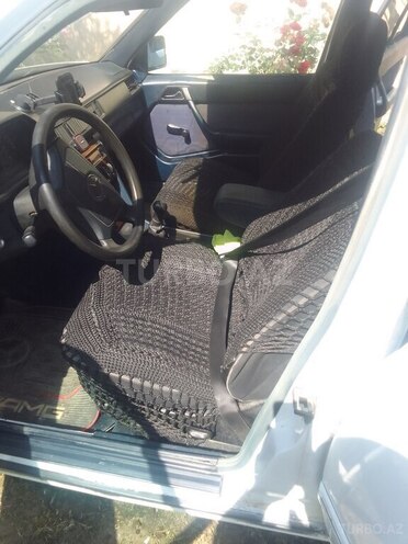 Mercedes E 230 1986, 350,000 km - 2.0 l - Astara