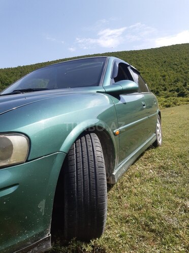 Opel Vectra 1999, 376,000 km - 2.0 l - Şəki