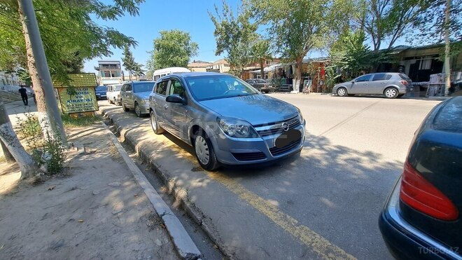 Opel Astra 2005, 320,623 km - 1.4 l - Salyan