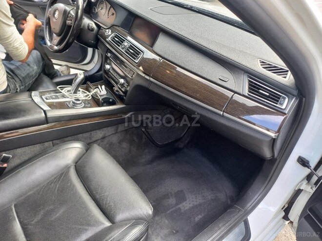 BMW 750 2011, 212,000 km - 4.4 l - Bakı