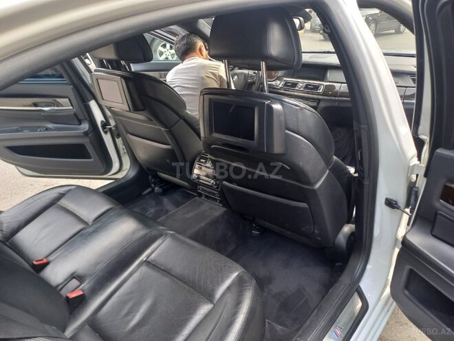 BMW 750 2011, 212,000 km - 4.4 l - Bakı