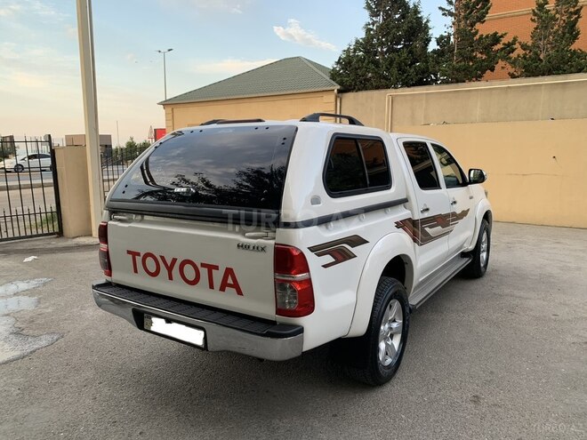 Toyota Hilux 2014, 157,300 km - 2.5 l - Bakı
