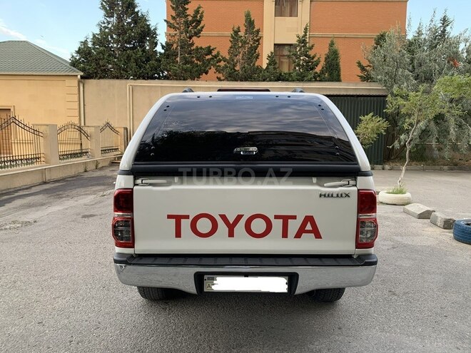 Toyota Hilux 2014, 157,300 km - 2.5 l - Bakı