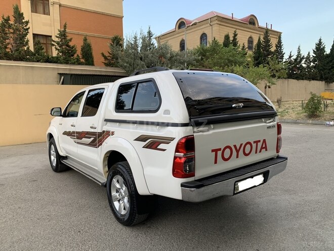 Toyota Hilux 2014, 157,300 km - 2.5 l - Bakı