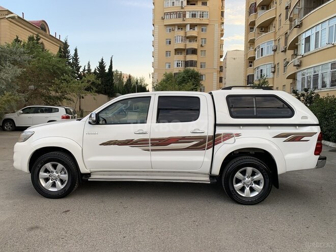 Toyota Hilux 2014, 157,300 km - 2.5 l - Bakı